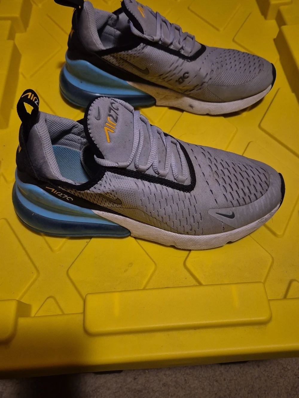 Nike Air270 Grey Slip-On Sneakers with Yellow Accent - Picture 2 of 6
